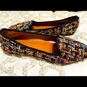 Stylish flats never worn